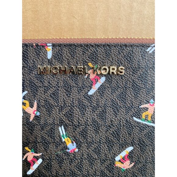 Michael Kors Aspen Ski Print Brown Logo XL Jet Set Clutch Wristlet NEW - Picture 3 of 12